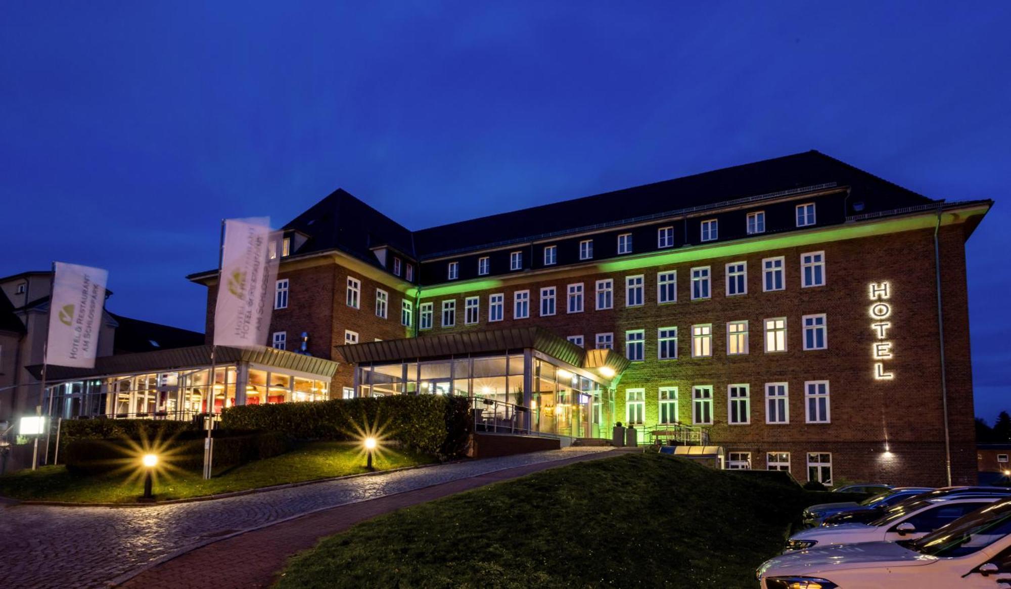 Hotel am Schlosspark Güstrow Exterior foto