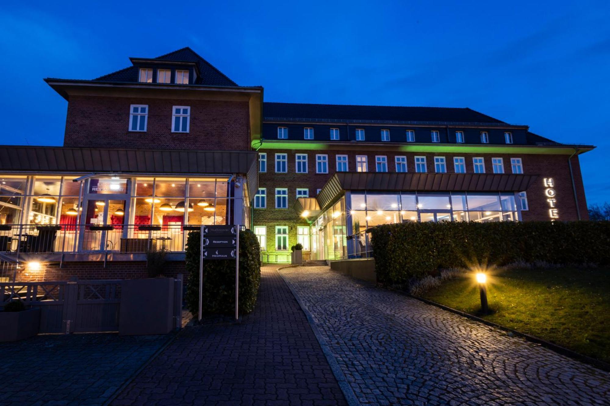 Hotel am Schlosspark Güstrow Exterior foto